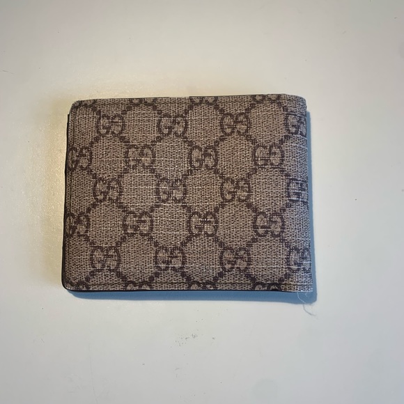 Rare Gucci Monogram Bumblebee Leather Wallet. Great condition! - Picture 2 of 4